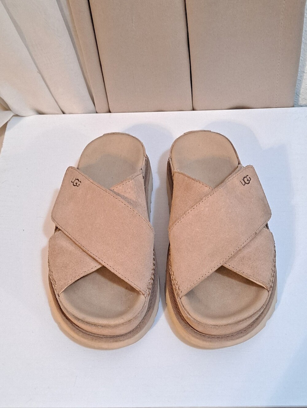 UGG Goldenstar Cross Slides - Picture 5 of 10
